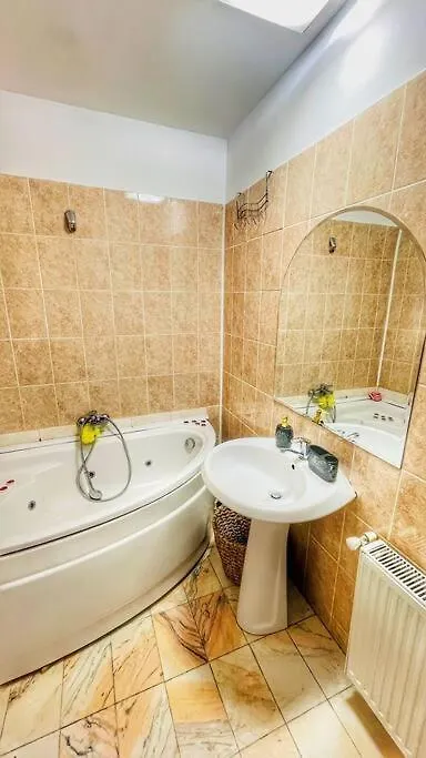 Luxury Studio With Hot Tub In The Old Town Apartment Bucharest