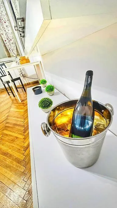 Luxury Studio With Hot Tub In The Old Town Apartment Bucharest